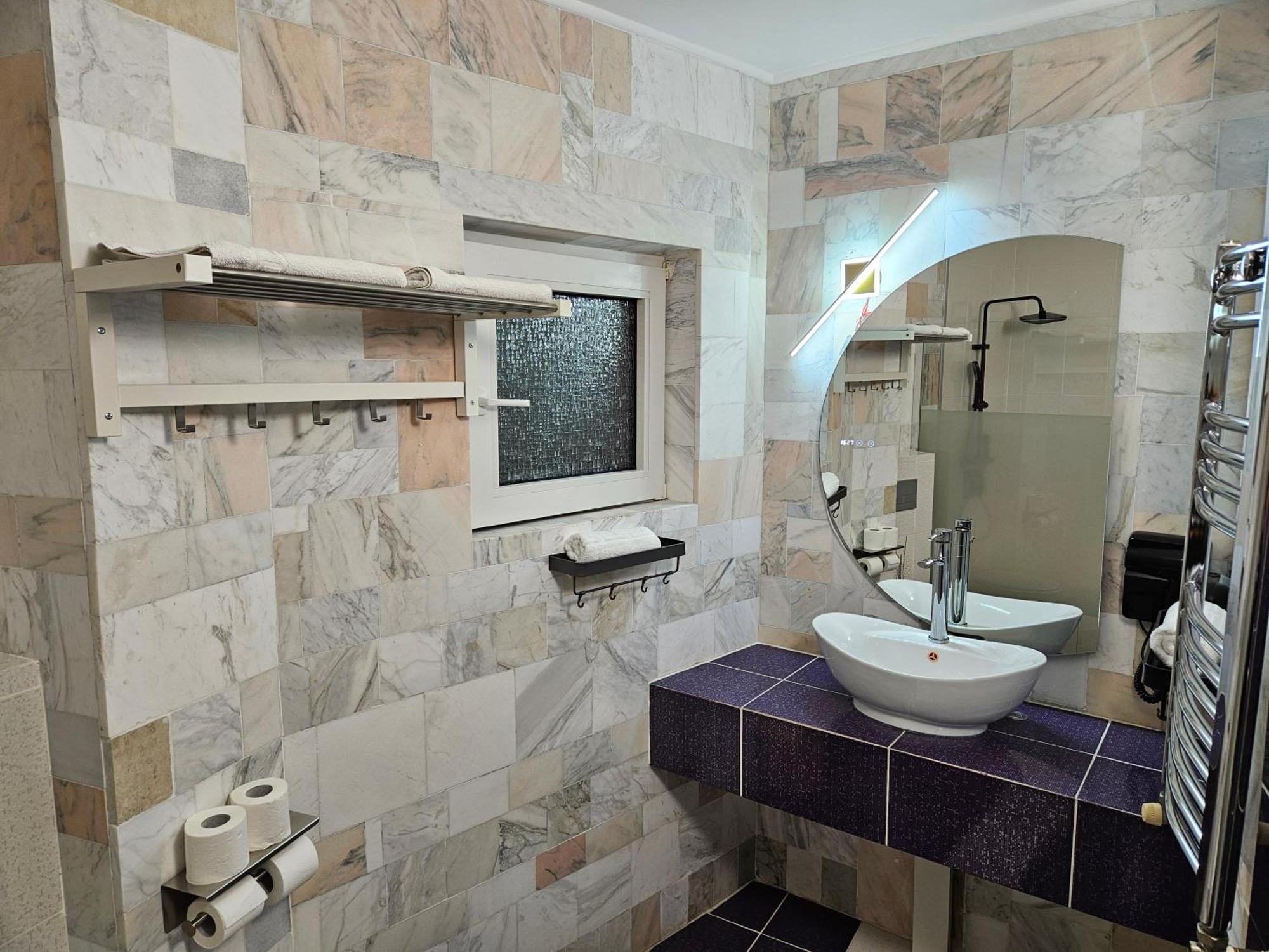 Amethyst House Therme & Bucharest Otopeni Airport Exterior foto