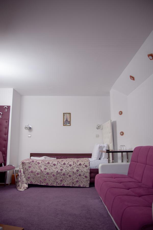 Amethyst House Therme & Bucharest Otopeni Airport Exterior foto